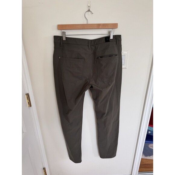 Vuori Men's Meta Pant Dark Oregano Size 33 - Picture 4 of 9